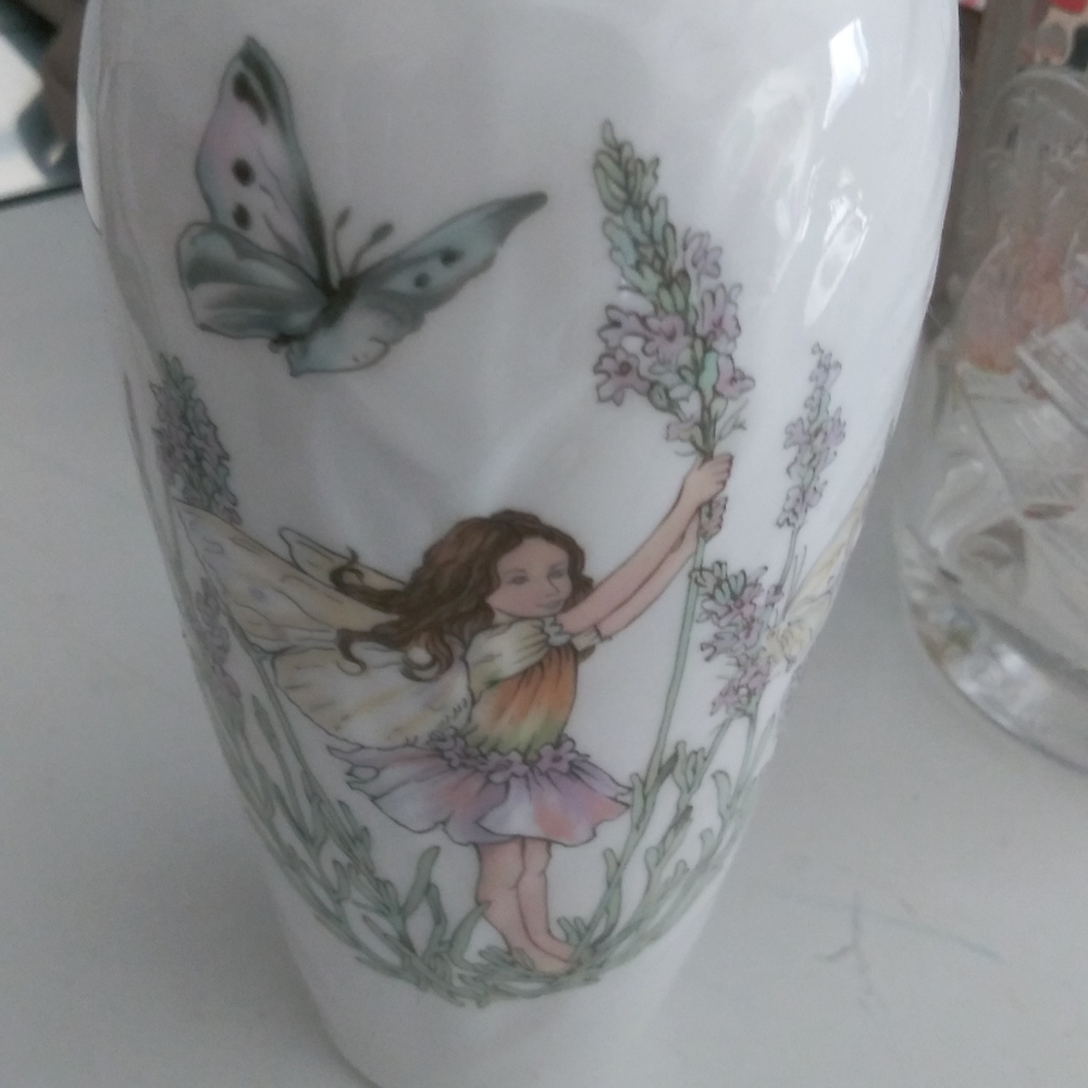 Small vintage vase a must have